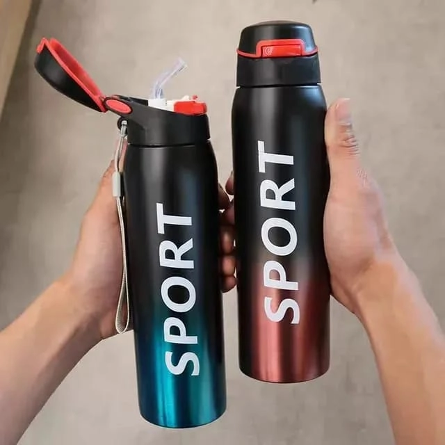 Stainless-steel 500 ml double-wall vacuum sports water bottle with flip straw lid, insulated for hot or cold drinks.