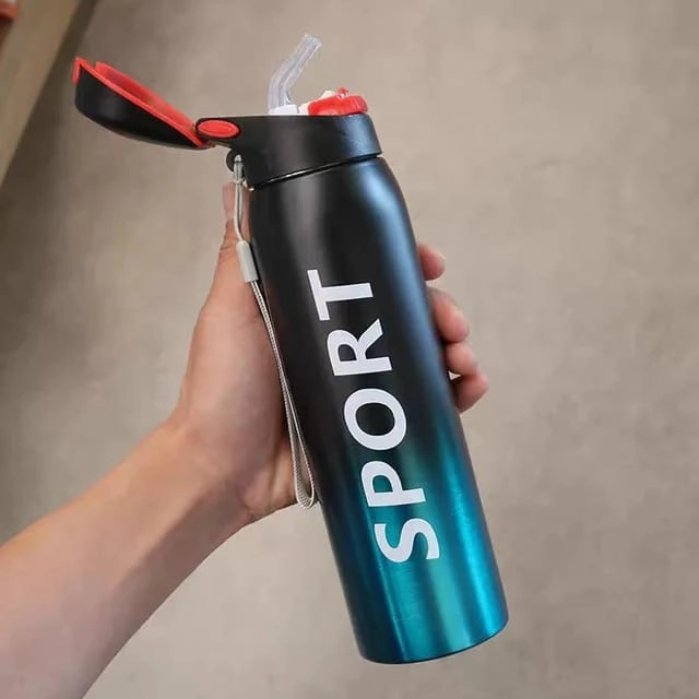 Stainless-steel 500 ml double-wall vacuum sports water bottle with flip straw lid, insulated for hot or cold drinks.